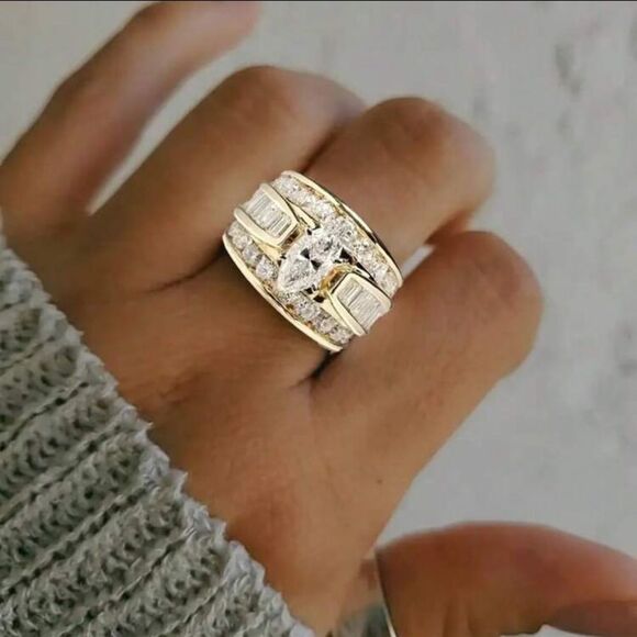 Elegant Gold Plated Zirconia Women's Ring - Picture 3 of 10